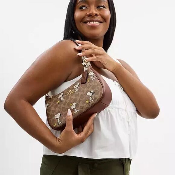 LAST ONE ❤️ NWT ❤️ Coach X Peanuts Teri Shoulder Bag In Signature Canvas Snoopy - Picture 5 of 12